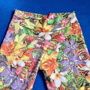 Mid calf floral leggings in M/L